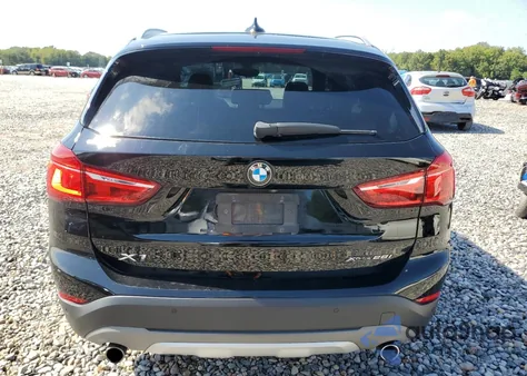 2018 BMW X1 xDrive28I z USA, uszkodzony, nr VIN WBXHT3C31J5L30982